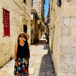 Meet your Posher, Charry